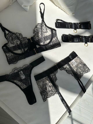 BLACK ROYALE JARTIYER SET - Scarlet Secret