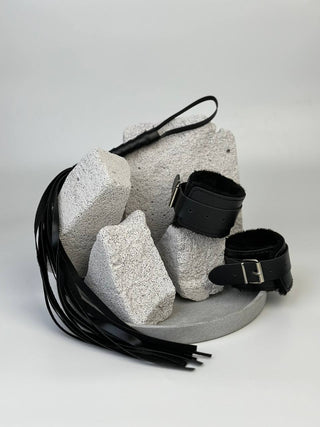 DESIRE ACCESSORY SET - Scarlet Secret