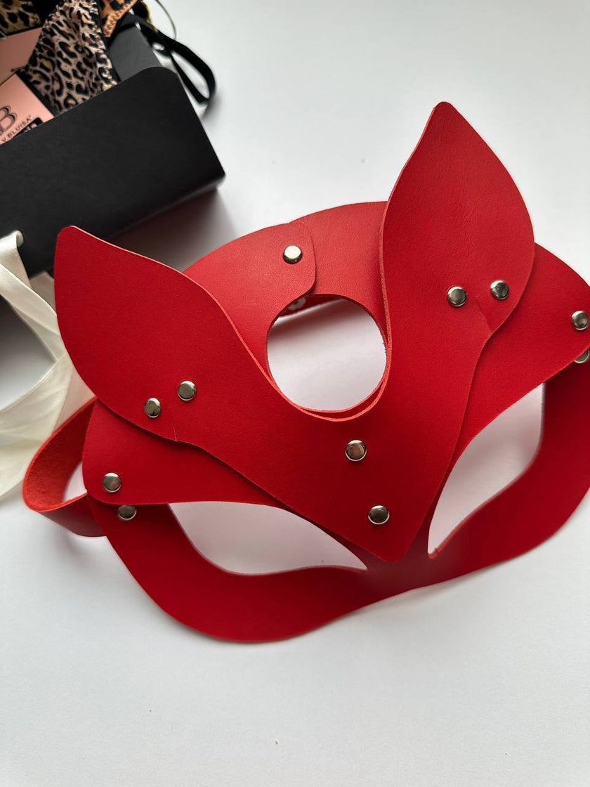 KIRMIZI DERİ KEDİ MASKESİ - Scarlet Secret