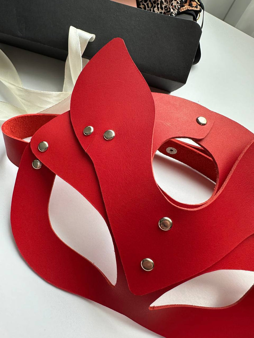 KIRMIZI DERİ KEDİ MASKESİ - Scarlet Secret