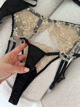 LUNAVÉLLE LACE JARTIYER SET - Scarlet Secret