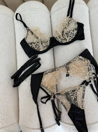 LUNAVÉLLE LACE JARTIYER SET - Scarlet Secret