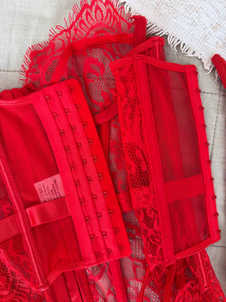 RED EMPRESS LACE CORSET ( ÇORAP, ELDİVEN VE AKSESUARLAR DAHİL) - Scarlet Secret
