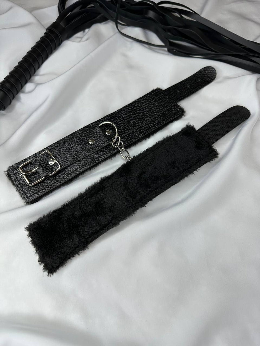 SİYAH DERİ KELEPÇE - Scarlet Secret